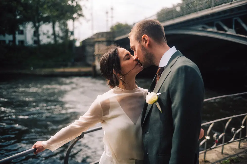 Wedding portrait of a couple by the Alster at Schwanenwik, Hamburg Uhlenhorst. Leica M11.