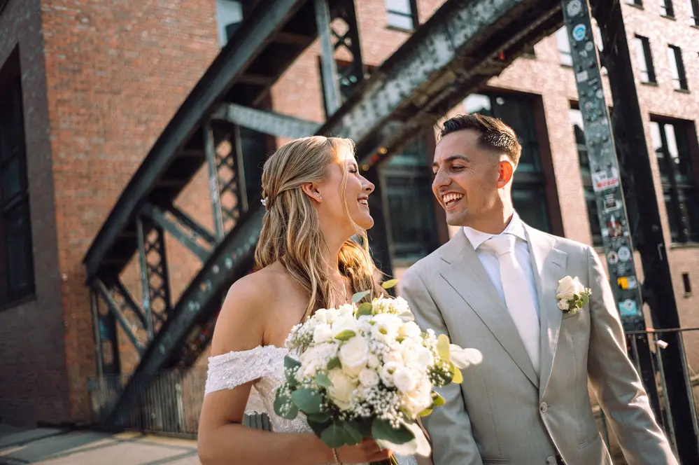 Wedding photos of a couple on Poggenmühlenbrücke by the Wasserschloss in Hamburg’s Speicherstadt. Leica M10 M11.