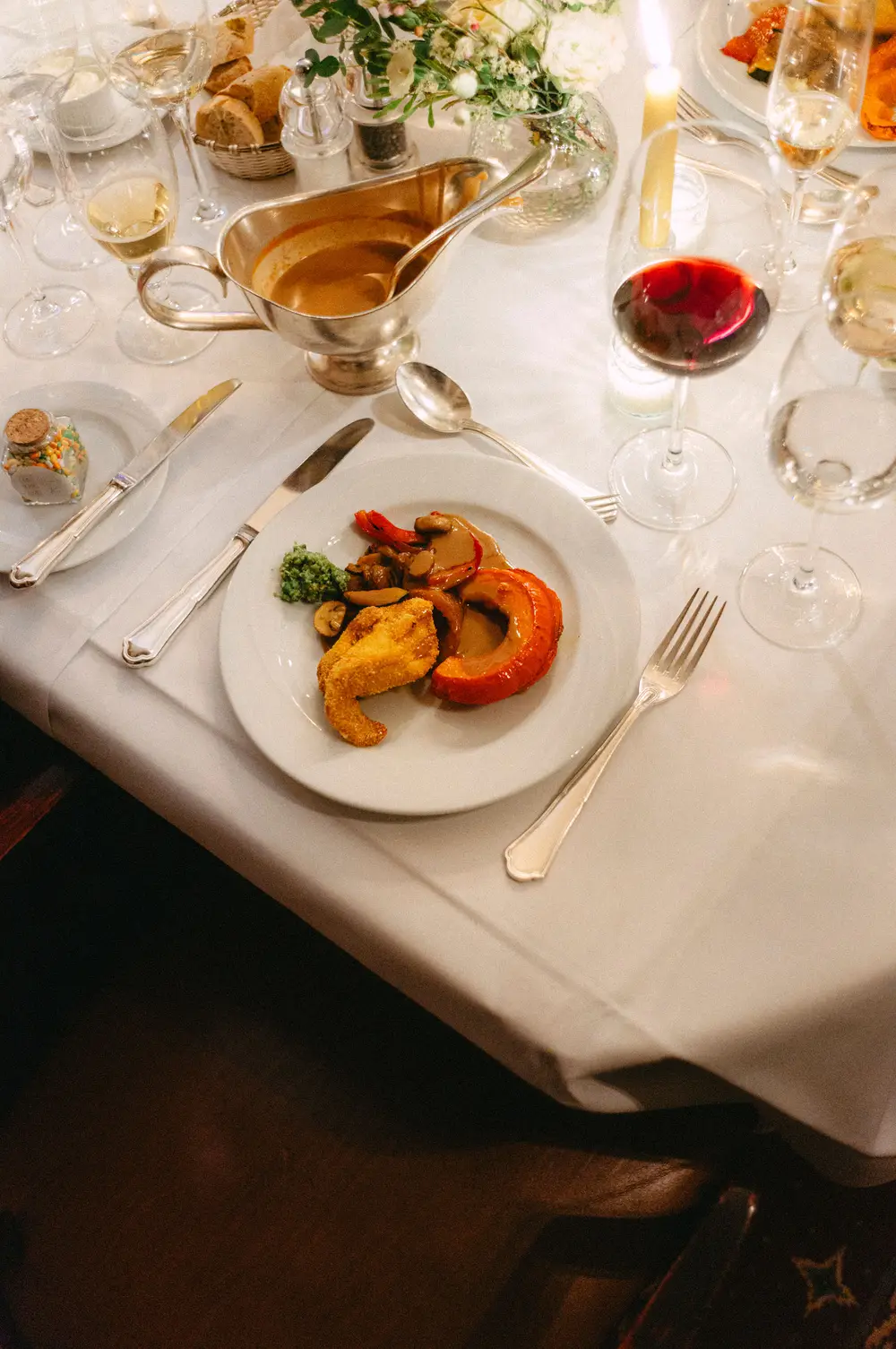 Wedding menu at the Anglo German Club in Hamburg Harvestehude, right on the Alster. Leica M11.